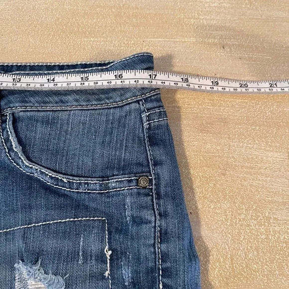 ARIZONA distressed denim shorts with rolled cuffs. 
Size:9 - Picture 4 of 10